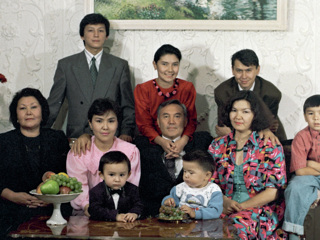Нурсултан Назарбаев и его дочери могли покинуть Казахстан