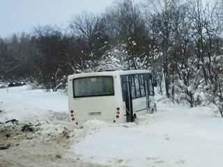 Под Суздалем рейсовый автобус с пассажирами вылетел в кювет