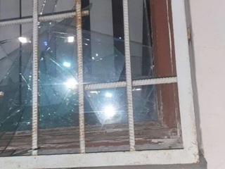 Фейерверк в Минводах вынес стекла дома и повредил автомобили