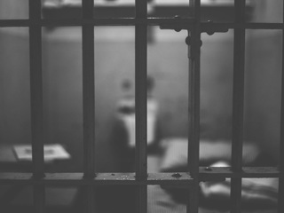 Мужчину приговорили к 14 годам колонии за кражу, грабеж и изнасилование
