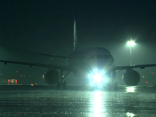 При посадке в аэропорту Сочи в самолет попала молния