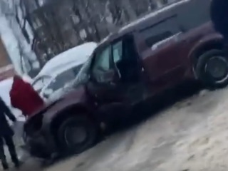 В Смоленске произошло массовое ДТП: столкнулись пять автомобилей