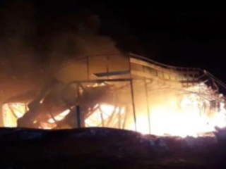Пожар уничтожил строение в лагере серфингистов на Камчатке
