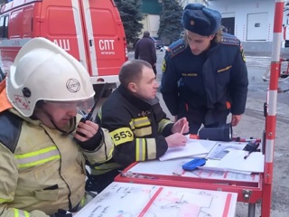Пожарным удалось справиться с открытым горением на комбинате в Пятигорске