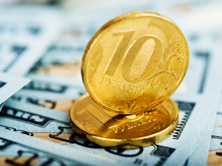 С начала 2022 года курс рубля вырос на 22,3%