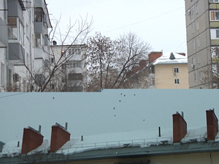 В Уфе пострадал человек из-за схода снега с крыши