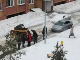 В Самарской области рабочий погиб под ковшом трактора