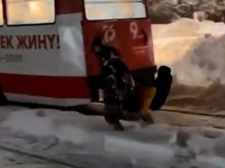 В Нижнекамске на видео попало смертельно опасное развлечение детей