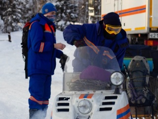 Иркутские спасатели нашли двух пропавших в тайге рыбаков