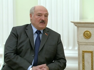 Лукашенко: некоторые западные политики патологически опасны для окружающих