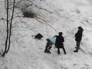 Двое рабочих погибли во время уборки снега в Подольске