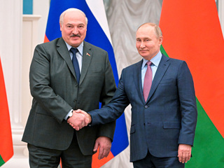 Путин и Лукашенко обсудили Запад, бросающий дрова в украинский конфликт