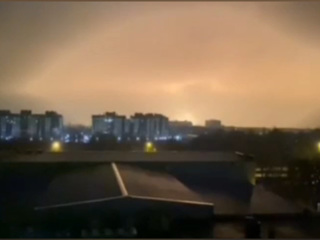 Очевидцы сообщают о мощном взрыве в Луганске