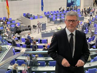 Жители Германии потребовали отставки Мельника
