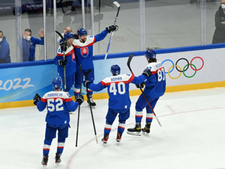 Хоккеисты Словакии всухую разгромили Швецию в матче за бронзу Игр