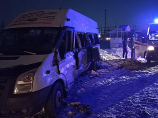 В аварии с маршруткой в Омске пострадали шесть человек