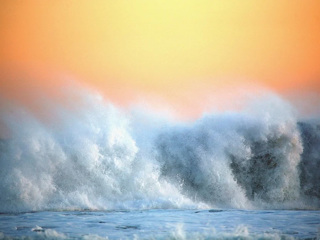 Три человека погибли и 17 пострадали из-за большой волны на пляже в ЮАР