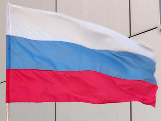 Жительница Обнинска плюнула на прикрепленный к машине российский флаг