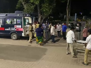 Семеро военных погибли при падении автобуса с обрыва в Индии