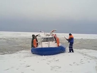 В Пензенской области 53 рыбаков унесло от берега на льдине