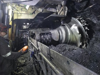Один из двух пропавших на шахте в Кузбассе горняков погиб