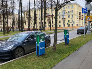 Количество зарядок для электромобилей в Москве приближается к сотне