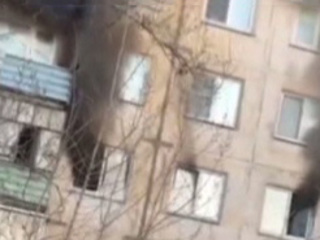 Из горящей пятиэтажки в Балакове эвакуировали 5 человек