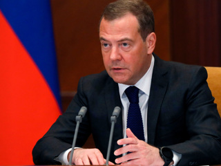 Медведев посоветовал не надеяться, что у России кончаются вооружения