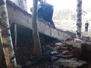 Подростка придавило бетонной плитой в заброшенном здании