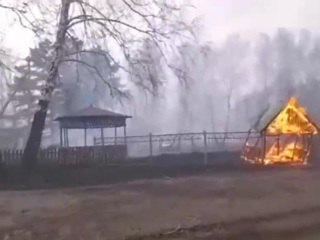 Пожар в омском детском лагере попал на видео