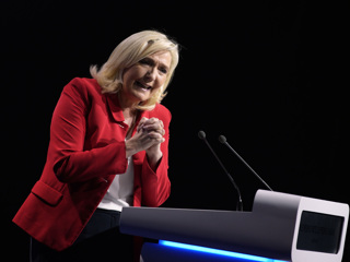 Макрон: Марин Ле Пен может прийти к власти через 4 года