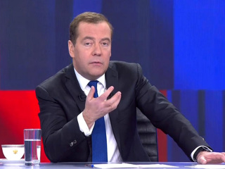 Медведев: в Европу вернулся призрак коммунизма