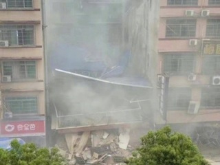 Около 40 человек пропали без вести после обрушения здания в Китае