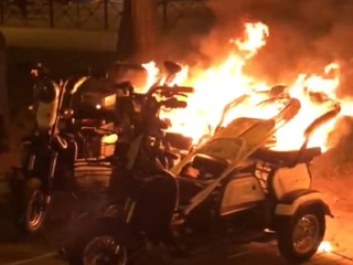 В Астрахани ночью на площади Ленина сгорели электросамокаты