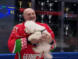 Лукашенко спас собаку от хозяйки-живодерки
