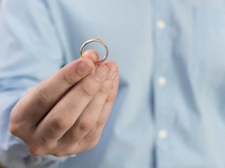 Тюменский "голлум": мужчина украл у возлюбленной драгоценные кольца