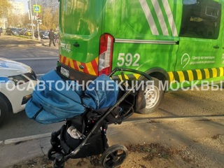 В Москве спешивший на работу водитель снес женщину и коляску с ребенком