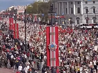 Более 1 млн человек приняли участие в шествии "Бессмертного полка" в Петербурге