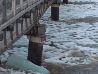 Из-за поврежденного ледоходом моста в Амурской области ввели режим ЧС