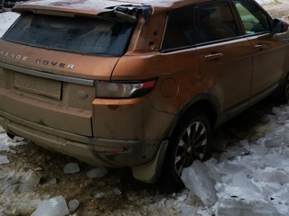 УК заплатит 250 тысяч за упавшую глыбу на машину в Липецке