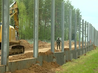 Поляки могут заставить власти снести стену на белорусской границе