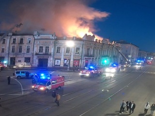 В Иркутске горит старое здание ТЮЗа