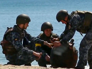 Очередная постановочная украинская съемка: ВСУ со столбом на границе