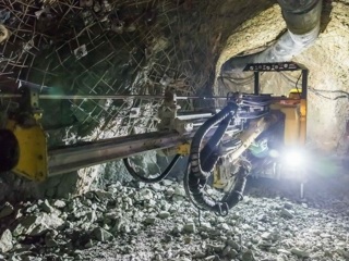 Обрушение породы произошло на шахте "Распадская-Коксовая" в Кузбассе