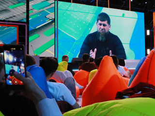 Кадыров ответил на вопрос об отношениях с Песковым