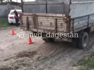 В Дагестане водитель грузовика задавил своего 2-летнего сына