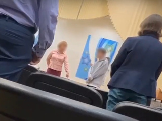 В Петербурге учитель требовала от ученика встать на колено и извиниться