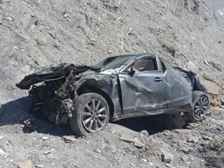 В Анапе автомобиль упал с обрыва