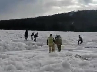 Подростки уплыли на льдине в Якутии