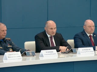 Не карьерист, а служака: Путин представил нового главу МЧС